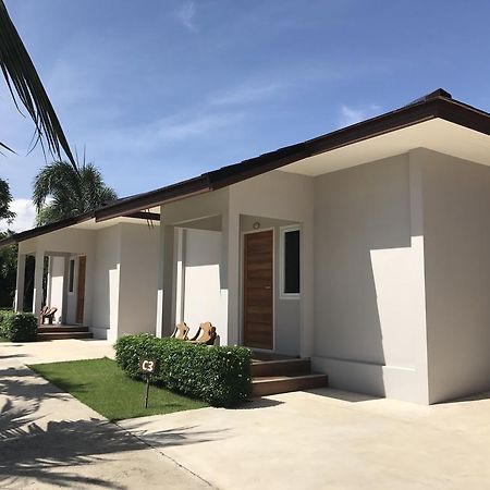 The Brass Villa Garden Resort Sattahip Exterior photo