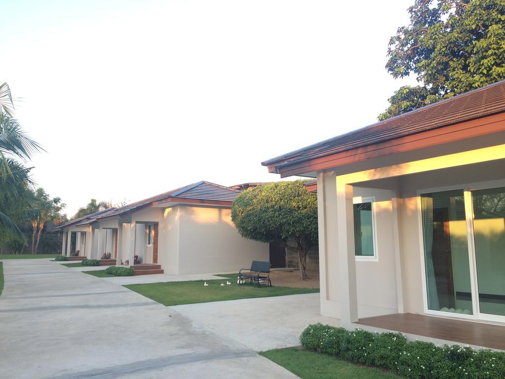 The Brass Villa Garden Resort Sattahip Exterior photo