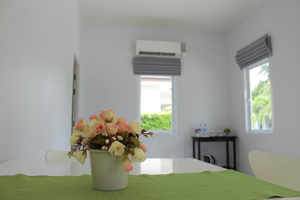 The Brass Villa Garden Resort Sattahip Exterior photo