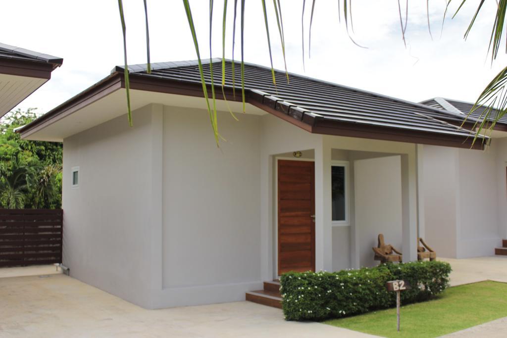 The Brass Villa Garden Resort Sattahip Exterior photo