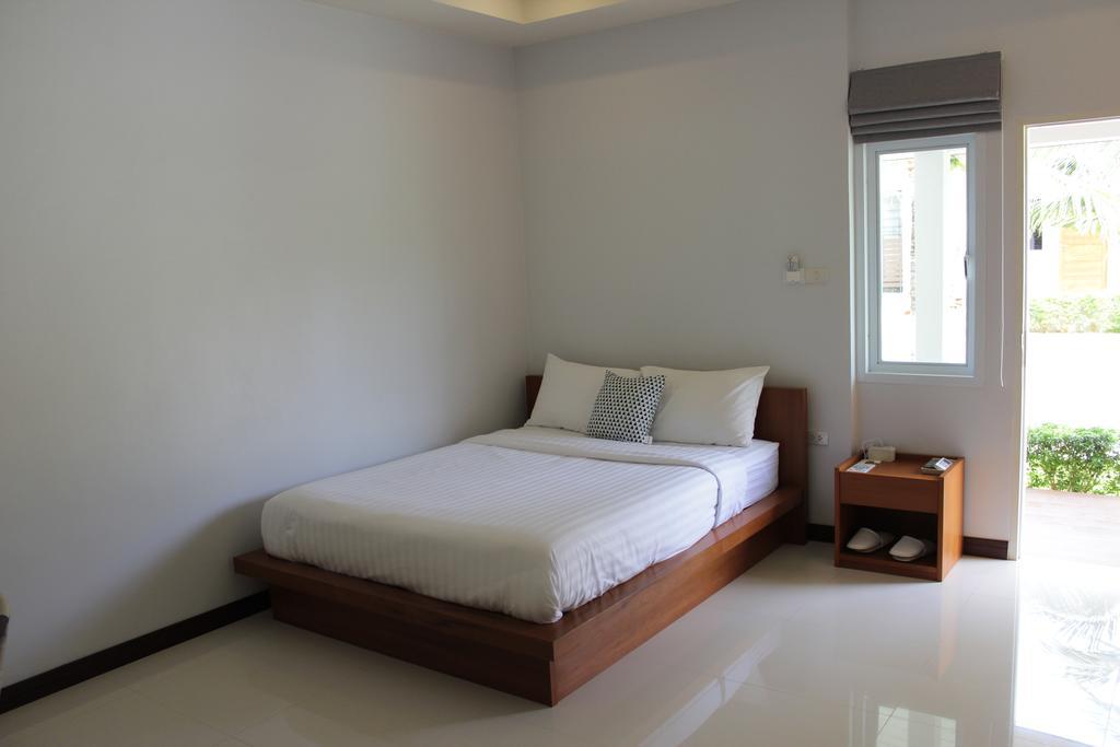 The Brass Villa Garden Resort Sattahip Exterior photo